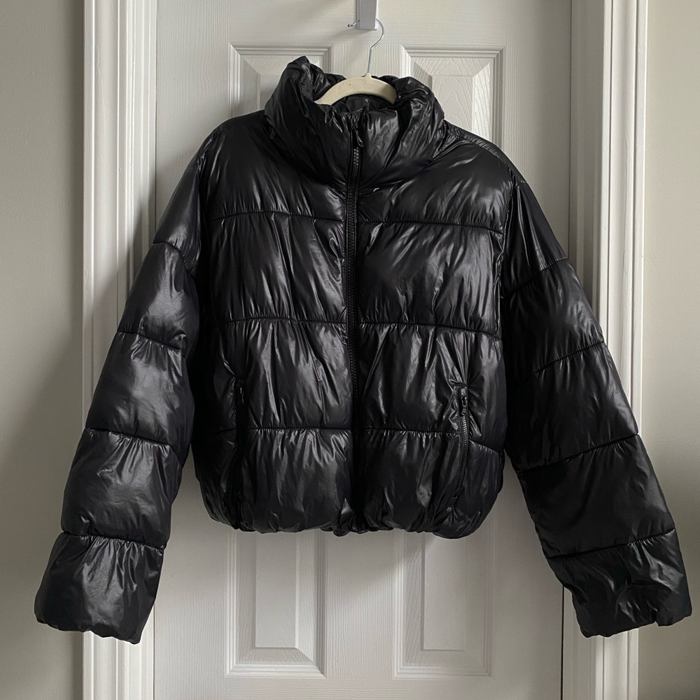 Water-Resistant Cropped Puffer Jacket - Black